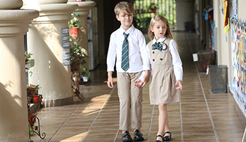 2019中國新疆喀什絲路文化冬春服裝節(jié)盛大開幕，哈馬“幼兒園校服秋裝定做”企業(yè)表示盛世歡歌譜時代新篇