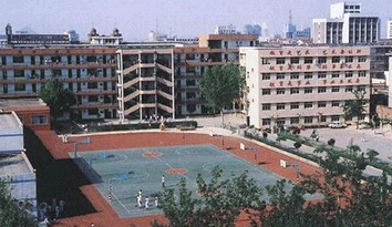 “校服定制”著裝，到底對(duì)校園文化建設(shè)起著什么作用呢？