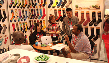 第四屆加拿大服裝紡織品采購展在多倫多盛大舉行，引領(lǐng)校服定制行業(yè)轉(zhuǎn)向國際市場