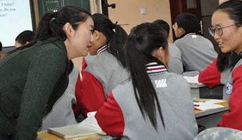 為什么學(xué)校都要求學(xué)生統(tǒng)一穿著“校服定制”著裝呢，而老師卻不用統(tǒng)一著裝呢？