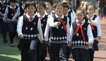 純棉的校服定制衣服清洗后能手動(dòng)擰干嗎 ？