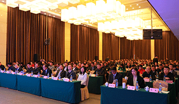 中國紡織服裝行業(yè)國家外貿(mào)轉(zhuǎn)型升級發(fā)展論壇在西平召開 促進校服定制行業(yè)蓬勃發(fā)展