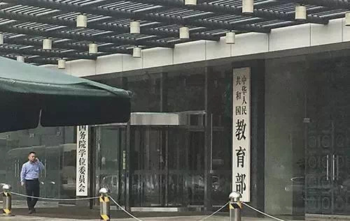 哈馬定制校服廠家認為新冠疫情背后，學校教育的新生態(tài)正在快速到來