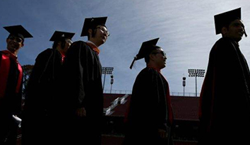 校服廠家與你淺析：疫情期間部分留學(xué)生的不當(dāng)言論