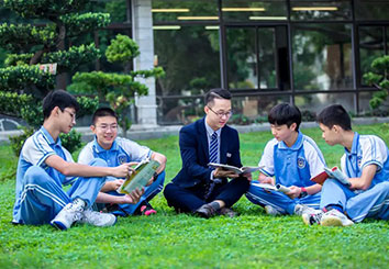 東莞哈馬校服定制生產(chǎn)廠家，為東莞市東方明珠學(xué)校專屬設(shè)計，一校一款