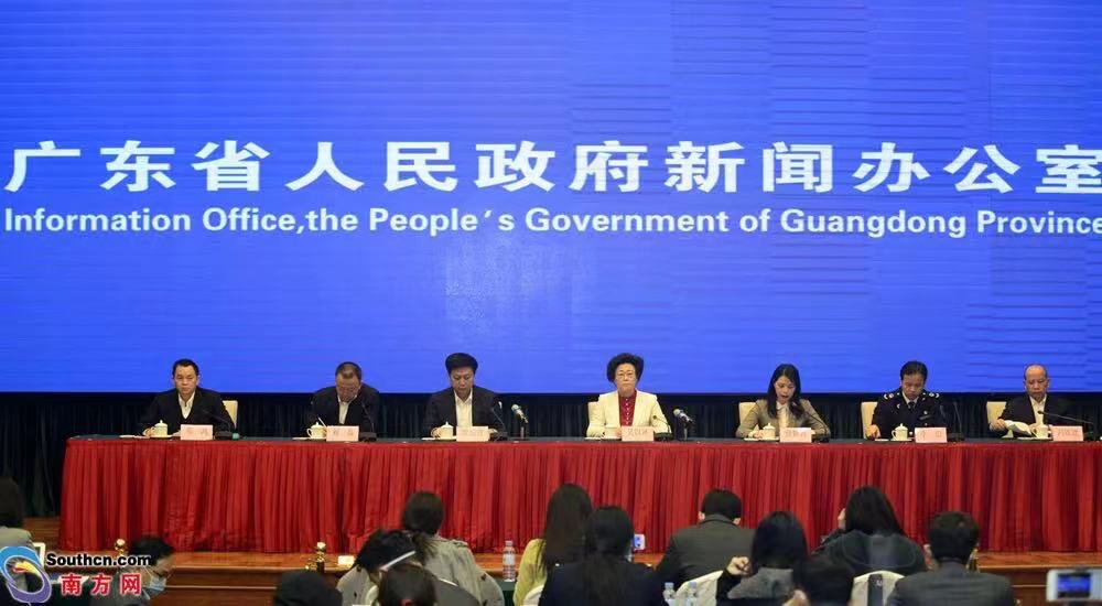 中小學(xué)生校服廠家 中小學(xué)生校服廠家