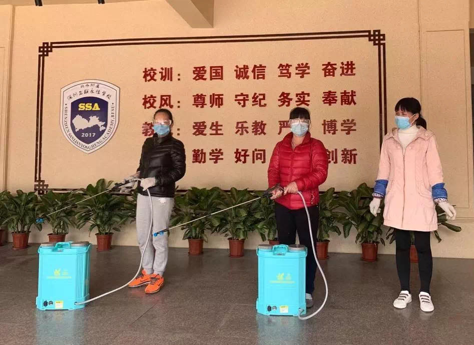 中小學(xué)生校服廠家 中小學(xué)生校服廠家