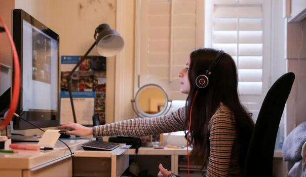 校服生產(chǎn)廠家 校服生產(chǎn)廠家