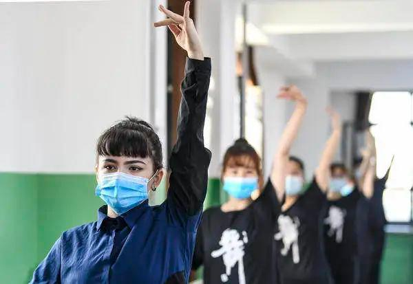 校服生產(chǎn)公司 校服生產(chǎn)公司