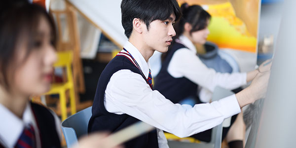 校服生產(chǎn)廠(chǎng)家，定做校服