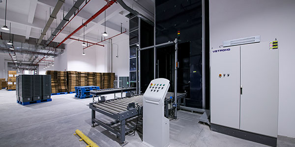 校服定制生產(chǎn)，校服生產(chǎn)企業(yè)