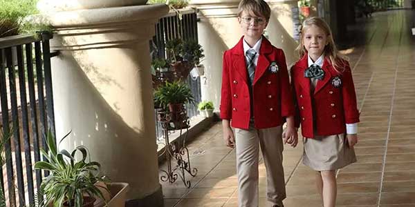 校服生產(chǎn)廠家，定制學(xué)生制服