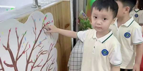 校服生產(chǎn)企業(yè)，幼兒園園服定制